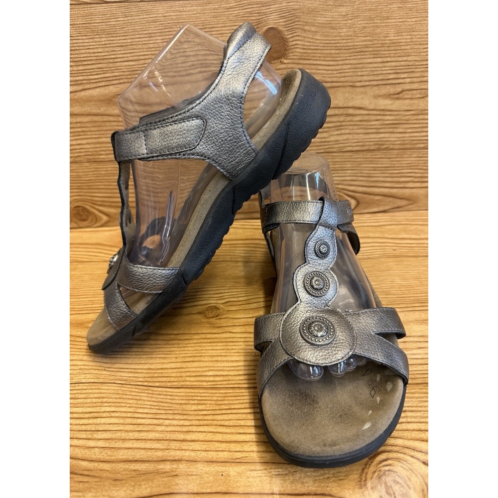 Taos Women's 10 Leather Metallic Medallions Slip On Sandals Treasure 2